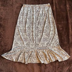 White & Black Design Flare Skirt